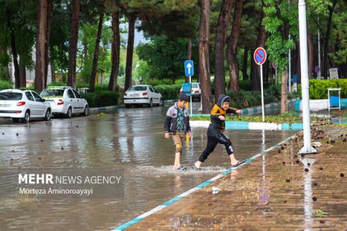 فعالیت و ادامه سامانه های بارشی تا پایان خردادماه در کشور