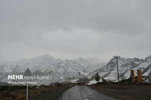 جاده ۲۰ استان کشور امروز برفی، بارانی و پدیده مه گرفتگی است